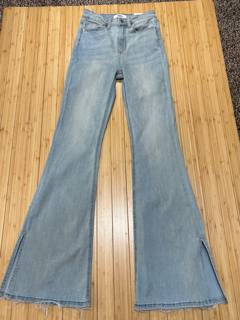 JBD light wash flare leg jeans. Side split hem. Size 25. NWT.
